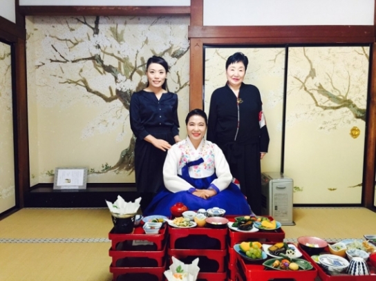오양심 시인...한일여류문화교류시서화전서 한일교류 50주년 빛내
