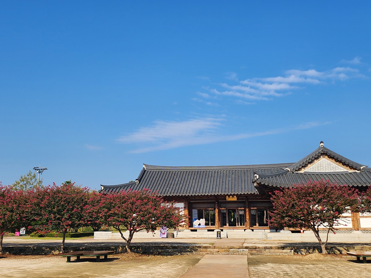 \"순천만국가정원 테라피가든, 힐링 업그레이드로 여행자 취향 저격!\"