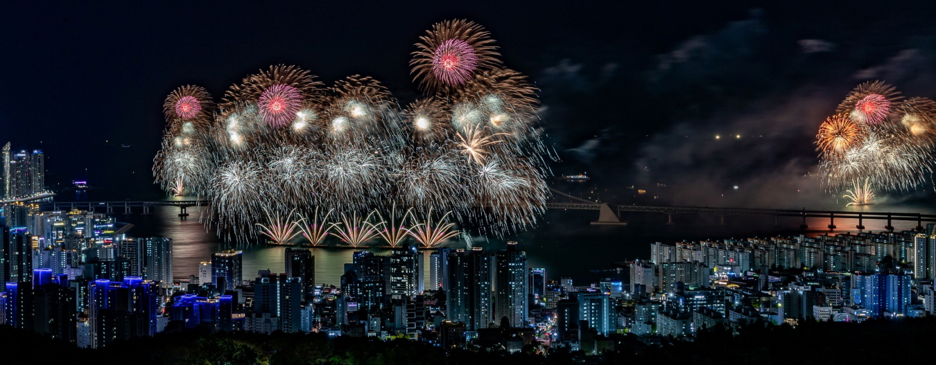 밤하늘이 들썩이다! 광안리에서 펼쳐진 제20회 부산불꽃축제