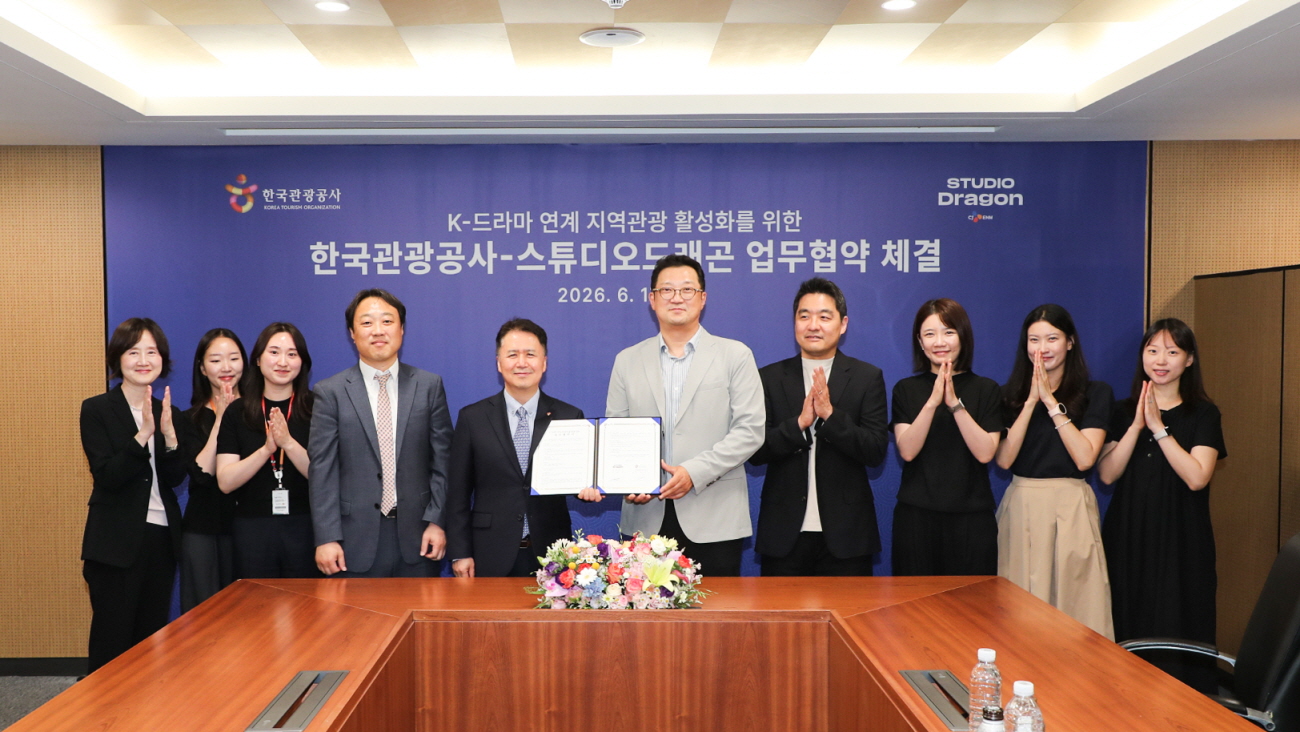 화면 뚫고 나온 눈물의 여왕…이제 ‘한류 올레길’ 걷는다