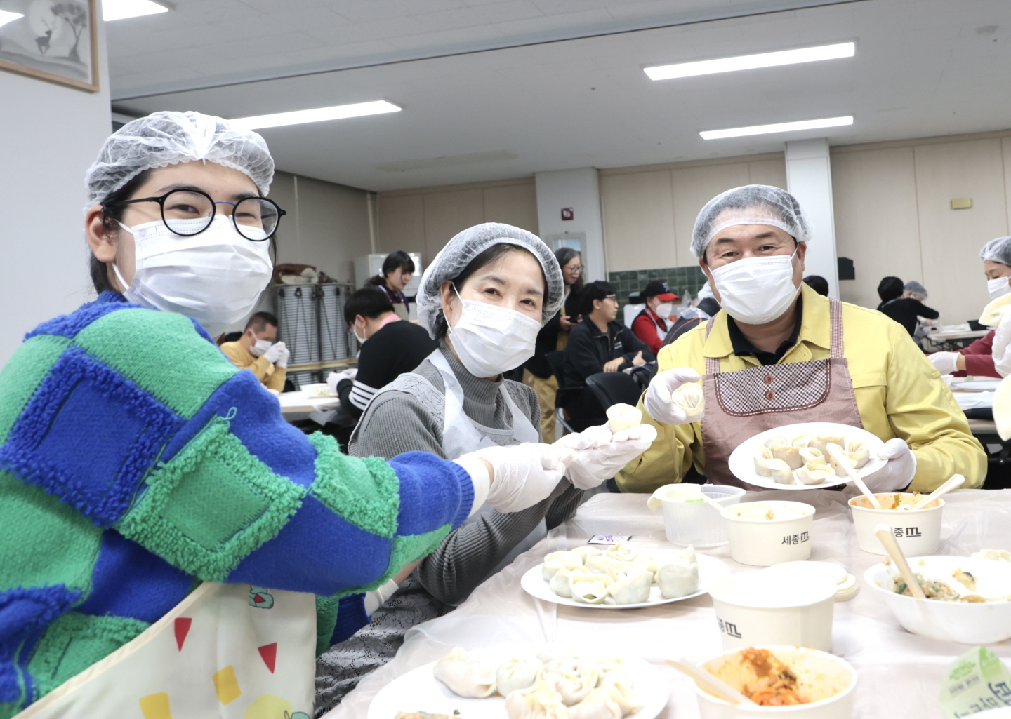 시흥시, 두리장애인자립생활센터서 ‘복 만두’ 나눔