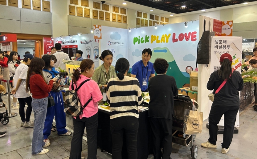 \"제주도에서 반려견과 함께 \'픽-플레이-러브\'! 피터페터가 선보이는 새로운 펫 트래블 트렌드\"