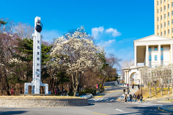 09(1-1) 자치구명소 취재사진_동대문구_경희대학교_교시탑.jpg