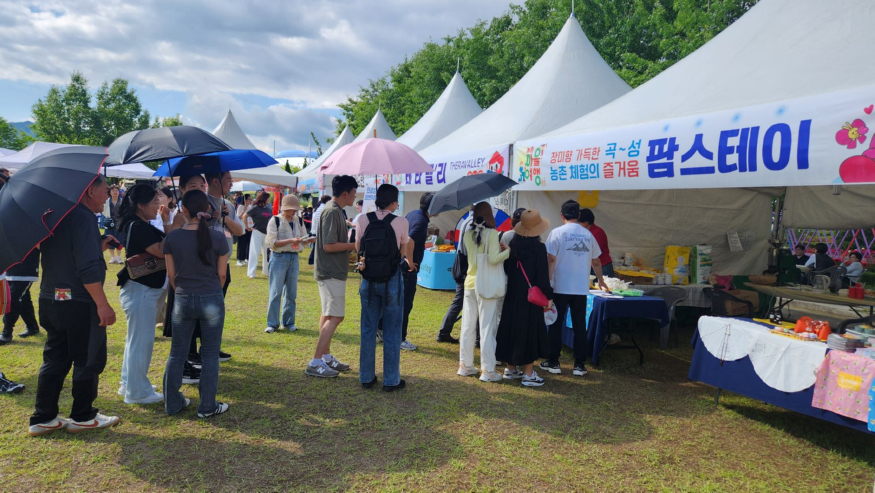 1. 곡성세계장미축제 팜스테이 홍보관 운영.jpg