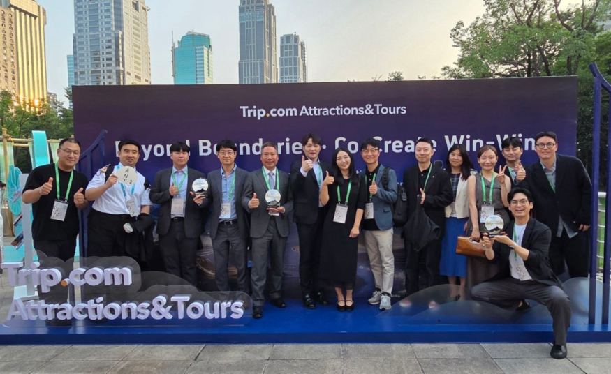 Attractions&Tours 부문 한국 수상자들과 관계자.jpg