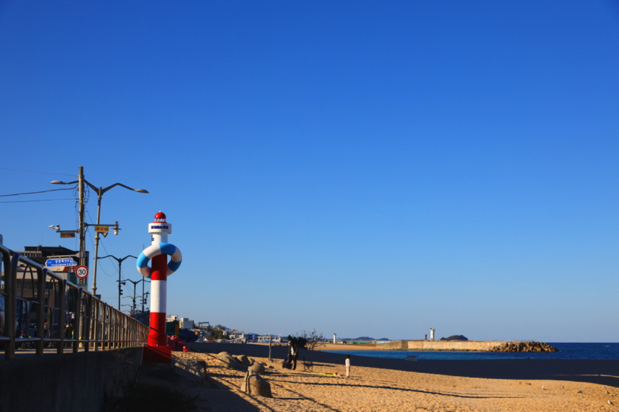 [크기변환]111109등대해변2.jpg