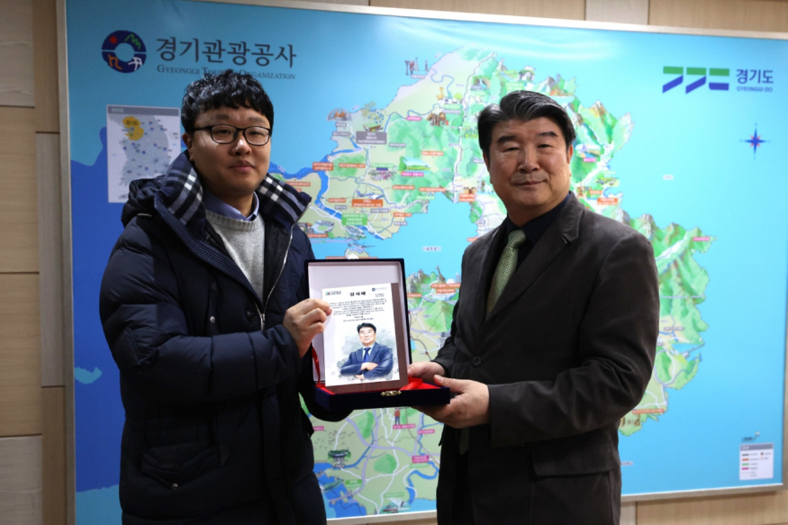 [크기변환]왼쪽부터 경노이협 의장 김슬기, 경기관광공사 사장 조원용.jpg