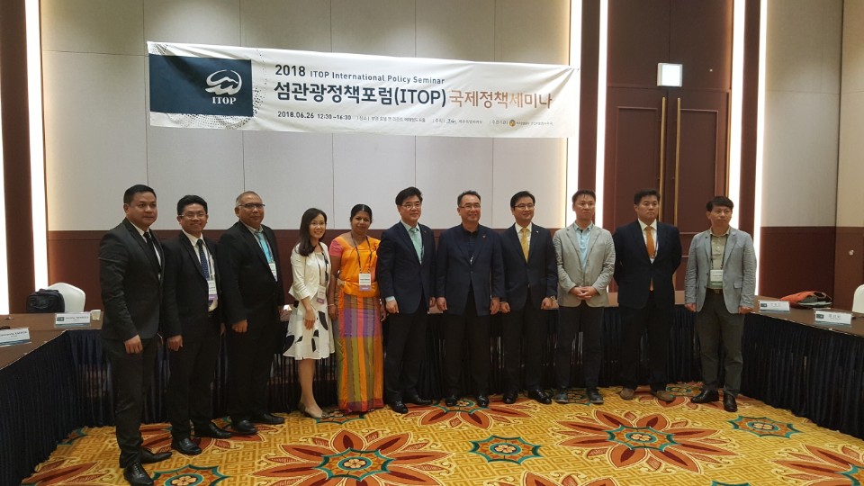 토론 단체 기념.JPG