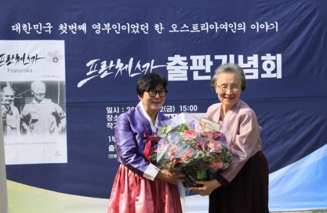 작가2.jpg