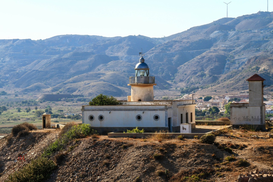 lighthouse-3425138_1280.jpg