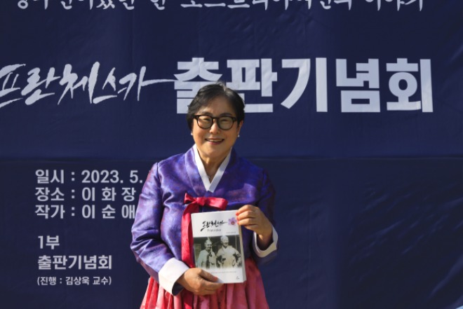 작가1.jpg