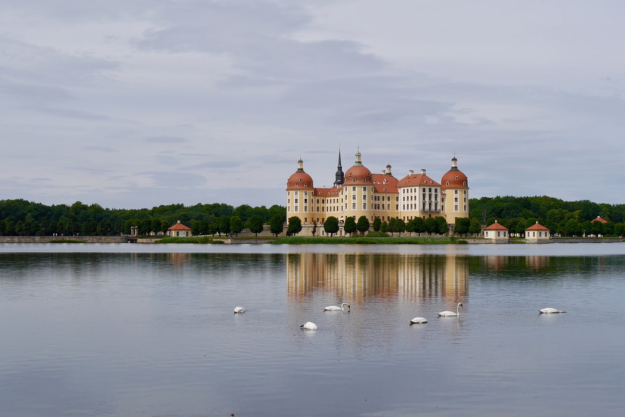 castle-2579396_1280.jpg