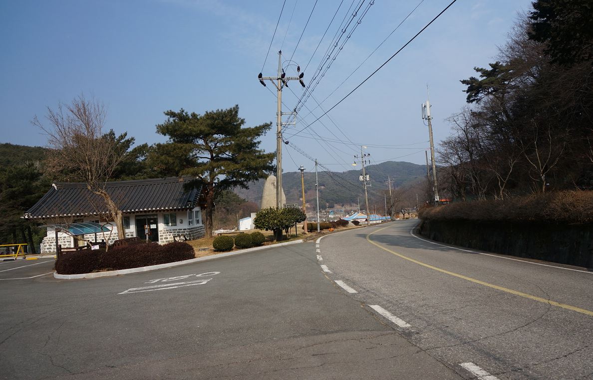 연화산공룡발자국주차장.JPG