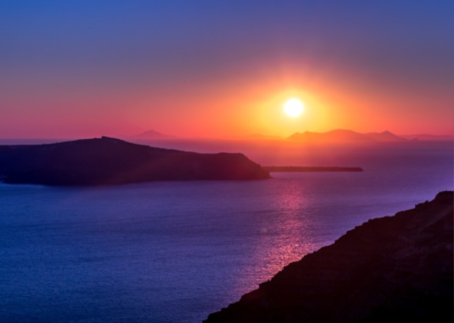 santorini-3705699_1920.jpg