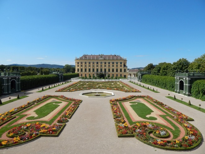 schonbrunn-503846_1920.jpg