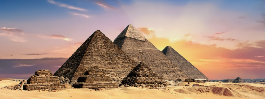 pyramids-2371501_1920 (1).jpg