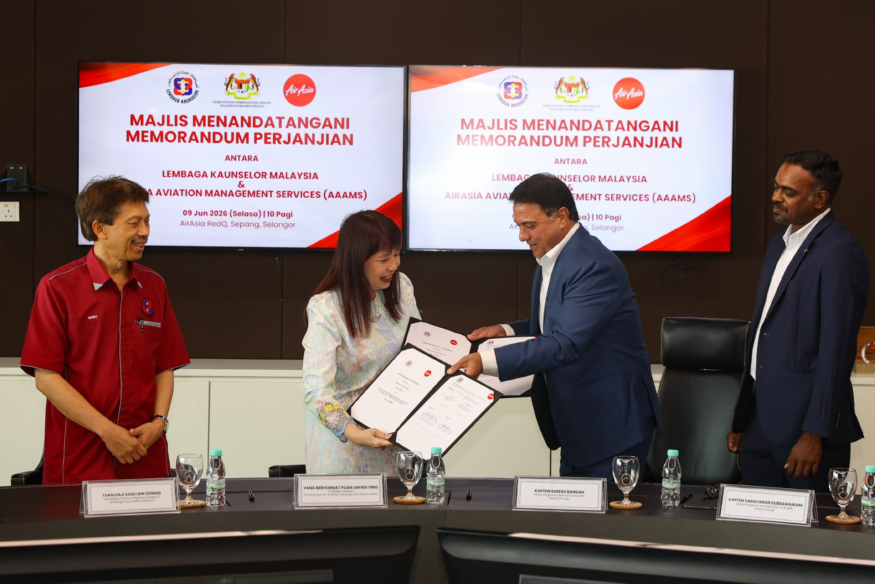AirAsia x BOC MOA (2).jpg
