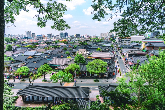 한옥마을의 벽을 넘어라…전주 관광, 원도심으로