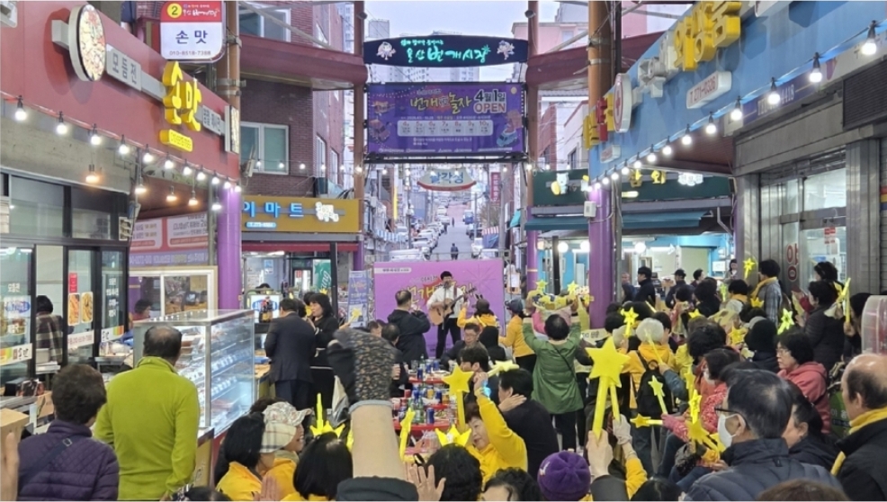 깊어가는 가을밤, 골목마다 맛과 흥이 피어난다
