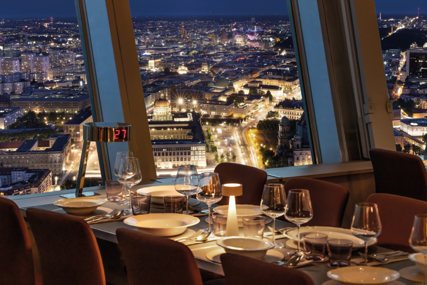 완성Sphere_Tim_Raue_Nacht_c_BERLINER_FERNSEHTURM.jpg